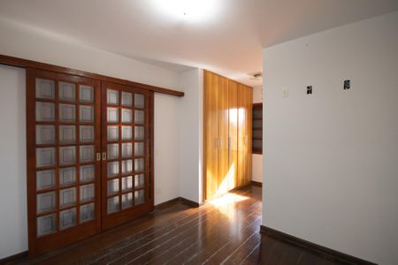 Casa para alugar com 220m², 3 quartos e 2 vagas Casa para alugar com 220m², 3 quartos e 2 vagasSuite