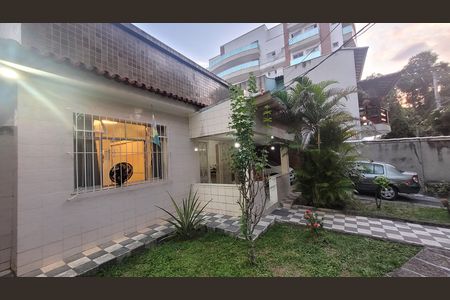 Apartamento à venda com 294m², 3 quartos e 4 vagas Apartamento à venda com 294m², 3 quartos e 4 vagasFachada