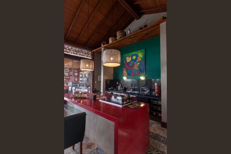 Casa de condomínio à venda com 390m², 4 quartos e 6 vagas Casa de condomínio à venda com 390m², 4 quartos e 6 vagasCozinha