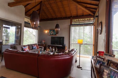 Casa de condomínio à venda com 390m², 4 quartos e 6 vagas Casa de condomínio à venda com 390m², 4 quartos e 6 vagasSala