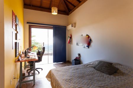 Casa de condomínio à venda com 390m², 4 quartos e 6 vagas Casa de condomínio à venda com 390m², 4 quartos e 6 vagasSuíte 3