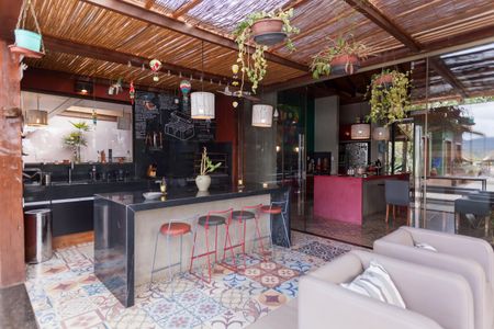 Casa de condomínio à venda com 390m², 4 quartos e 6 vagas Casa de condomínio à venda com 390m², 4 quartos e 6 vagasVaranda gourmet