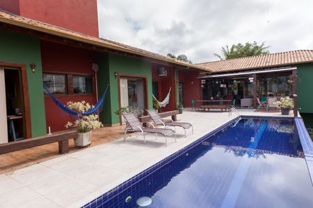 Casa de condomínio à venda com 390m², 4 quartos e 6 vagas Casa de condomínio à venda com 390m², 4 quartos e 6 vagasPiscina