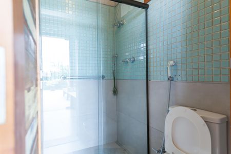 Casa de condomínio à venda com 390m², 4 quartos e 6 vagas Casa de condomínio à venda com 390m², 4 quartos e 6 vagasBanheiro da Suíte 1