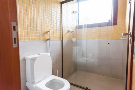 Casa de condomínio à venda com 390m², 4 quartos e 6 vagas Casa de condomínio à venda com 390m², 4 quartos e 6 vagasBanheiro da Suíte 3