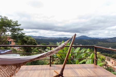 Casa de condomínio à venda com 390m², 4 quartos e 6 vagas Casa de condomínio à venda com 390m², 4 quartos e 6 vagasVaranda da Suíte 4