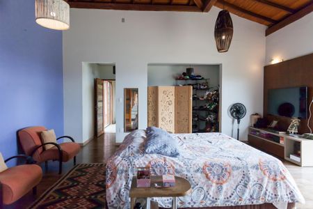 Casa de condomínio à venda com 390m², 4 quartos e 6 vagas Casa de condomínio à venda com 390m², 4 quartos e 6 vagasSuíte 4