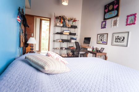 Casa de condomínio à venda com 390m², 4 quartos e 6 vagas Casa de condomínio à venda com 390m², 4 quartos e 6 vagasSuíte 2