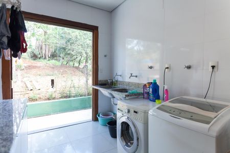 Casa de condomínio à venda com 390m², 4 quartos e 6 vagas Casa de condomínio à venda com 390m², 4 quartos e 6 vagasÁrea de Serviço