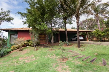 Casa de condomínio à venda com 390m², 4 quartos e 6 vagas Casa de condomínio à venda com 390m², 4 quartos e 6 vagasEntrada