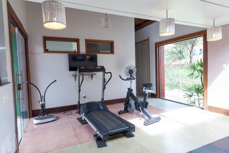 Casa de condomínio à venda com 390m², 4 quartos e 6 vagas Casa de condomínio à venda com 390m², 4 quartos e 6 vagasAcademia