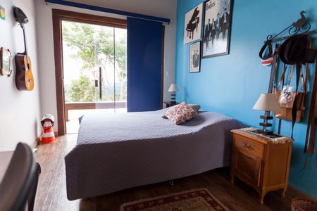 Casa de condomínio à venda com 390m², 4 quartos e 6 vagas Casa de condomínio à venda com 390m², 4 quartos e 6 vagasSuíte 2