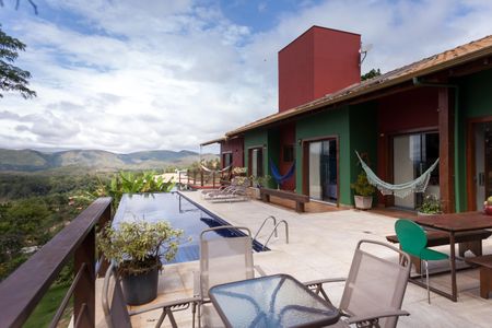 Casa de condomínio à venda com 390m², 4 quartos e 6 vagas Casa de condomínio à venda com 390m², 4 quartos e 6 vagasPiscina