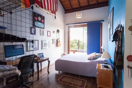 Casa de condomínio à venda com 390m², 4 quartos e 6 vagas Casa de condomínio à venda com 390m², 4 quartos e 6 vagasSuíte 2