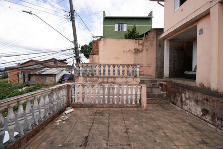 Casa para alugar com 114m², 2 quartos e 1 vagaQuintal