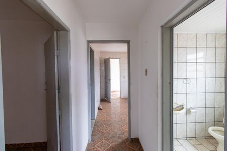 Casa para alugar com 114m², 2 quartos e 1 vagaCorredor entre quartos e banheiro