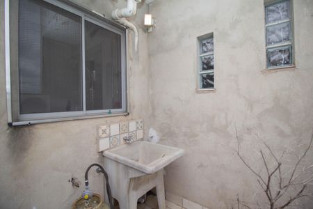 Casa à venda com 180m², 2 quartos e 3 vagas Casa à venda com 180m², 2 quartos e 3 vagasÁrea de Serviço