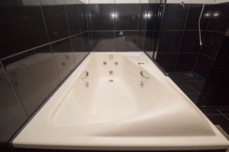 Casa à venda com 180m², 2 quartos e 3 vagas Casa à venda com 180m², 2 quartos e 3 vagasBanheiro da Suíte