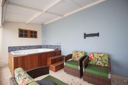 Casa à venda com 180m², 2 quartos e 3 vagas Casa à venda com 180m², 2 quartos e 3 vagasLounge