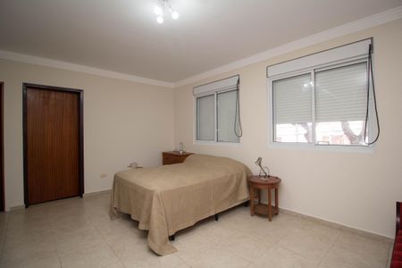 Casa à venda com 180m², 2 quartos e 3 vagas Casa à venda com 180m², 2 quartos e 3 vagas Suíte