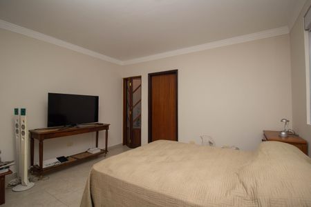 Casa à venda com 180m², 2 quartos e 3 vagas Casa à venda com 180m², 2 quartos e 3 vagas Suíte