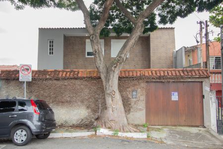 Casa à venda com 180m², 2 quartos e 3 vagas Casa à venda com 180m², 2 quartos e 3 vagasFachada