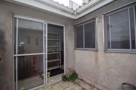 Casa à venda com 180m², 2 quartos e 3 vagas Casa à venda com 180m², 2 quartos e 3 vagasTerraço