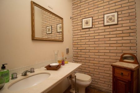 Casa à venda com 180m², 2 quartos e 3 vagas Casa à venda com 180m², 2 quartos e 3 vagasLavabo