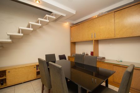 Casa à venda com 180m², 2 quartos e 3 vagas Casa à venda com 180m², 2 quartos e 3 vagasSala de Jantar