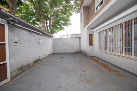 Casa à venda com 180m², 2 quartos e 3 vagas Casa à venda com 180m², 2 quartos e 3 vagasGaragem