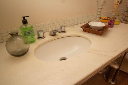 Casa à venda com 180m², 2 quartos e 3 vagas Casa à venda com 180m², 2 quartos e 3 vagasLavabo