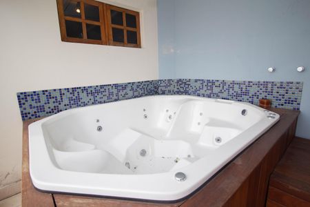 Casa à venda com 180m², 2 quartos e 3 vagas Casa à venda com 180m², 2 quartos e 3 vagasLounge - Hidromassagem