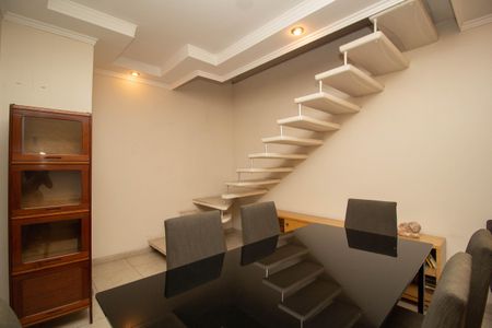 Casa à venda com 180m², 2 quartos e 3 vagas Casa à venda com 180m², 2 quartos e 3 vagasSala de Jantar