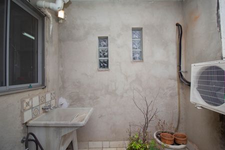 Casa à venda com 180m², 2 quartos e 3 vagas Casa à venda com 180m², 2 quartos e 3 vagasÁrea de Serviço