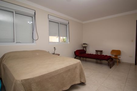 Casa à venda com 180m², 2 quartos e 3 vagas Casa à venda com 180m², 2 quartos e 3 vagas Suíte