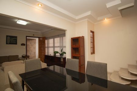 Casa à venda com 180m², 2 quartos e 3 vagas Casa à venda com 180m², 2 quartos e 3 vagasSala de Jantar