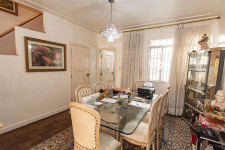 Casa à venda com 195m², 3 quartos e 2 vagasSala