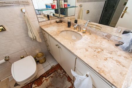 Casa à venda com 195m², 3 quartos e 2 vagasBanheiro da Suíte