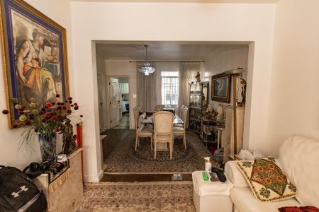 Casa à venda com 195m², 3 quartos e 2 vagasSala