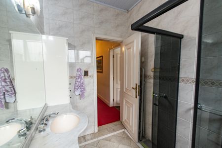 Casa à venda com 195m², 3 quartos e 2 vagasBanheiro Social