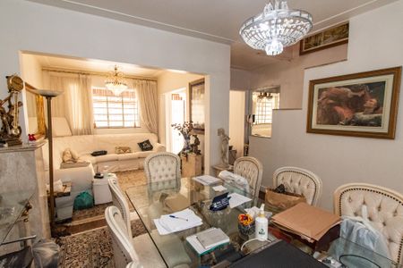 Casa à venda com 195m², 3 quartos e 2 vagasSala