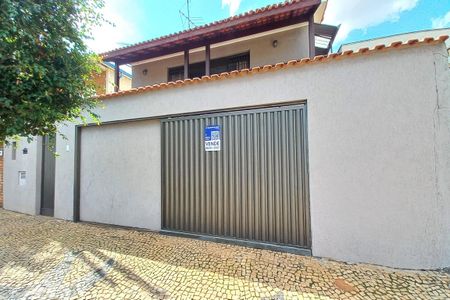 Casa à venda com 156m², 3 quartos e 4 vagas Casa à venda com 156m², 3 quartos e 4 vagasFachada do Prédio