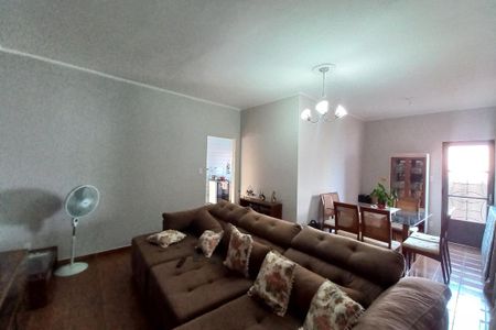 Casa à venda com 156m², 3 quartos e 4 vagas Casa à venda com 156m², 3 quartos e 4 vagasSala