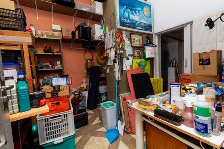 Casa à venda com 280m², 8 quartos e 5 vagasQUARTINHO DA BAGUNÇA E BANHEIRO