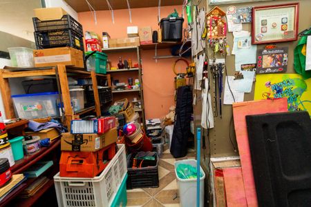 Casa à venda com 280m², 8 quartos e 5 vagasQUARTINHO DA BAGUNÇA E BANHEIRO