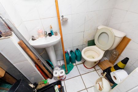 Casa à venda com 280m², 8 quartos e 5 vagasQUARTINHO DA BAGUNÇA E BANHEIRO