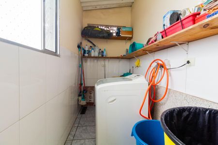 Casa à venda com 280m², 8 quartos e 5 vagasCASA 4: VARANDA E ÁREA DE SERVIÇO