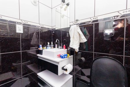 Casa à venda com 280m², 8 quartos e 5 vagasCASA 3: BANHEIRO