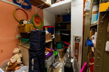 Casa à venda com 280m², 8 quartos e 5 vagasQUARTINHO DA BAGUNÇA E BANHEIRO