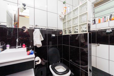 Casa à venda com 280m², 8 quartos e 5 vagasCASA 3: BANHEIRO